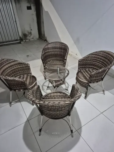 Conjunto de cadeiras resistente a sol e chuva