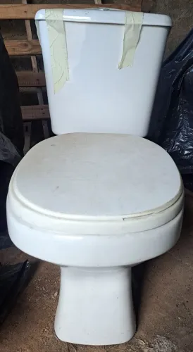 Vaso Sanitário com caixa acoplada Deca !