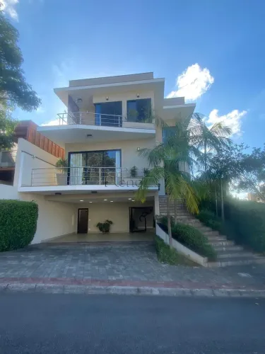 Casa à venda no condomínio Cedros do Líbano em Valinhos/SP.