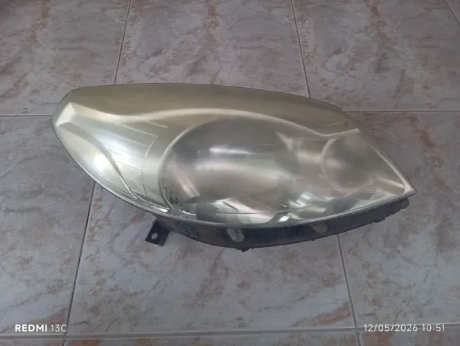 Farol dianteiro direito Renault - 2012/2013