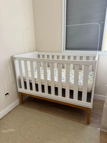Berço Mini Cama Theo Com Pés Square Mel - Branco Fosco