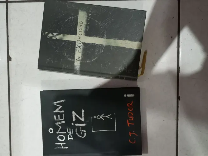 Livros de terror: O Homem de Giz e Exorcismo.50 os dois juntos