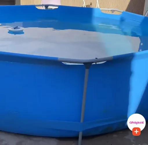Vendo piscina 5000mil litros pouco usada 500 reais paguei 1.200 só por motivos de mudança