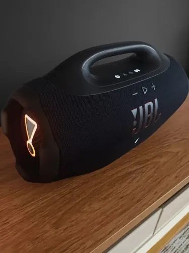 JBL boombox 4