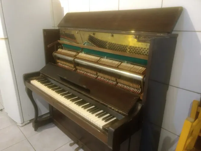 Piano Gustav Rösler antigo - para restauração