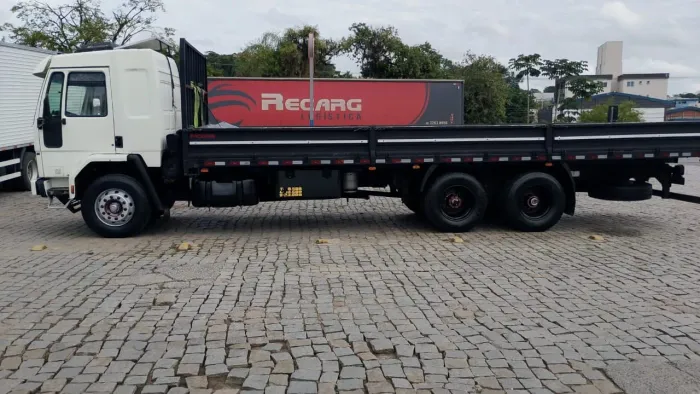 Ford cargo 1618 300cv