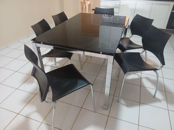 Vendo mesa vidro pes cromados seis cadeiras