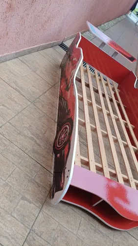 Cama de solteiro estilo carinho