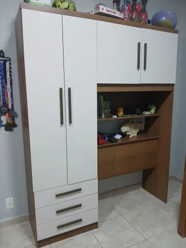 GUARDA ROUPA COM BAÚ