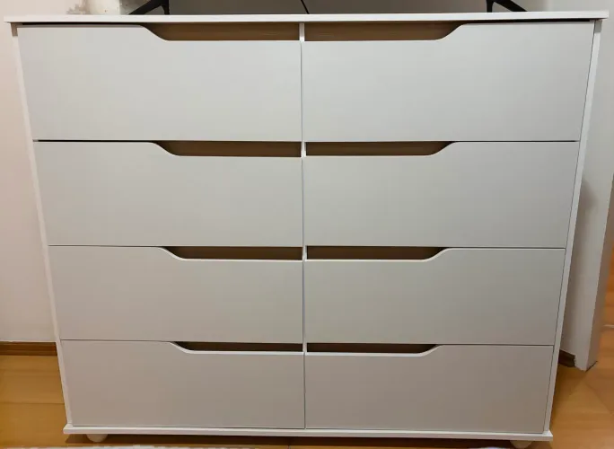 Cômoda em MDF com 8 gavetas
