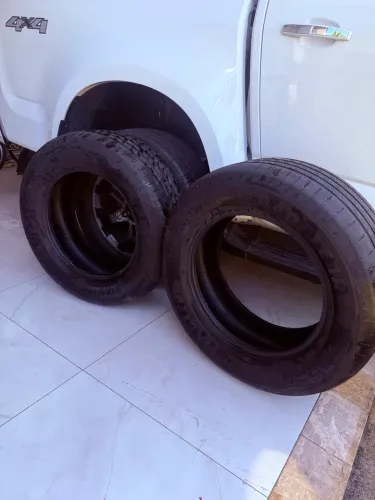 Vendo 2 pneus em aro 18