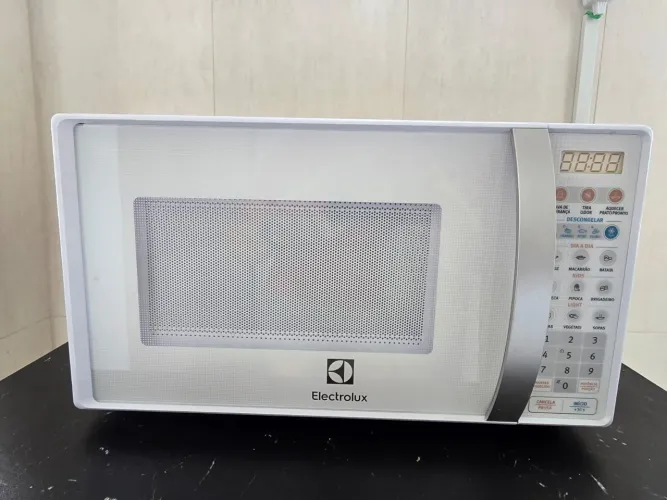 Microondas MT030 20l Electrolux c/função 110V - APENAS 1 ANO DE USO