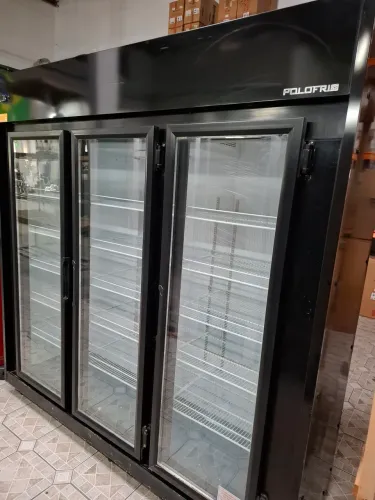 Cervejeira 3 portas Polofrio semi nova