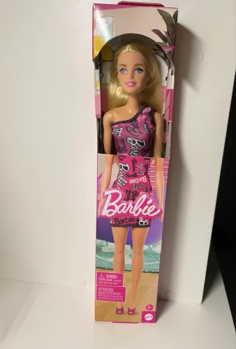 Boneca Barbie simples lacrada