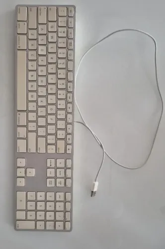 Teclado A1243 (conhecido comercialmente como Apple Keyboard with Numeric Keypad)
