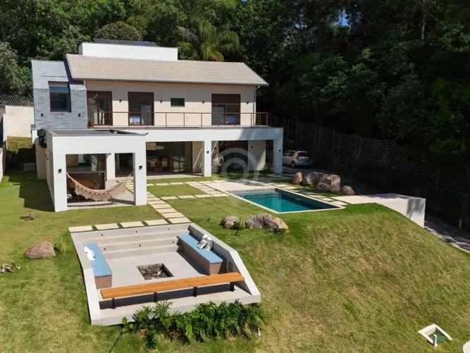 Casa em Condomínio : / Residencial / Bairro Itapema