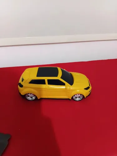 Carro amarelo