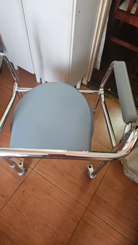 Vendo Cadeira de banho nova ..... aceito cartão com acréscimo 