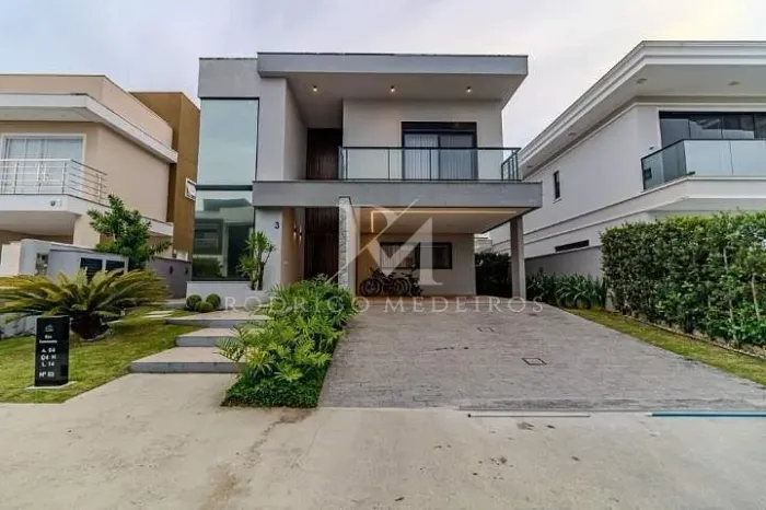 Casa mobiliada com 3 suítes em Camboriú, alto padrão