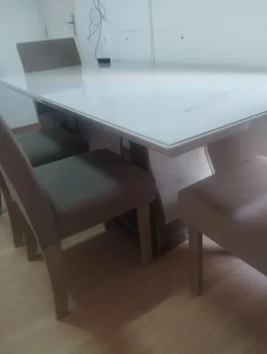 Vendo uma mesa tampo de vidro