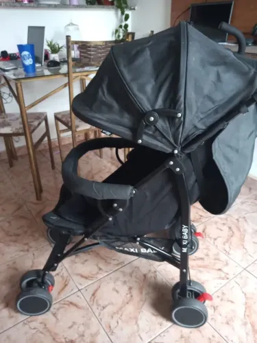 Carrinho de bebê semi novo