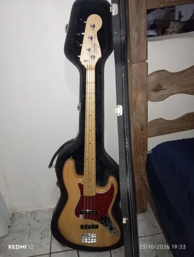 Contrabaixo 4 cordas passivo Seven Guitars escala clara 