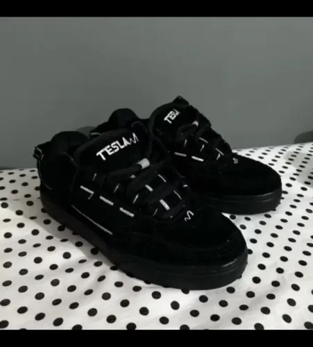 TENIS TESLA 37