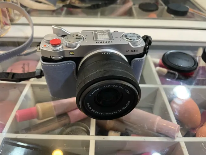 Fujifilm X-M5 - Com menos de 2k de cliques. 