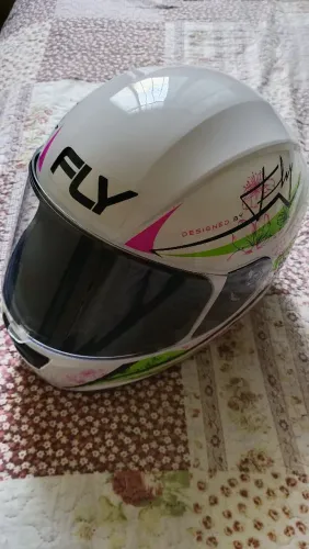Lindo capacete Fly novo nunca usado  R$ 200 