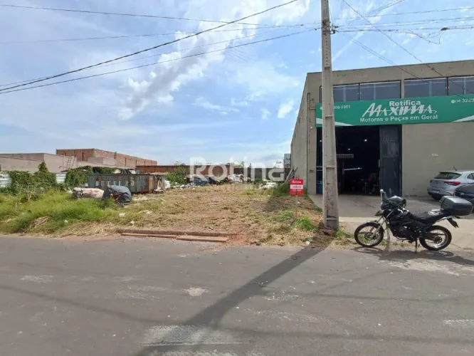 Terreno de 300 m² à Venda no Bairro Pampulha, Uberlândia Residencial ou Comercial