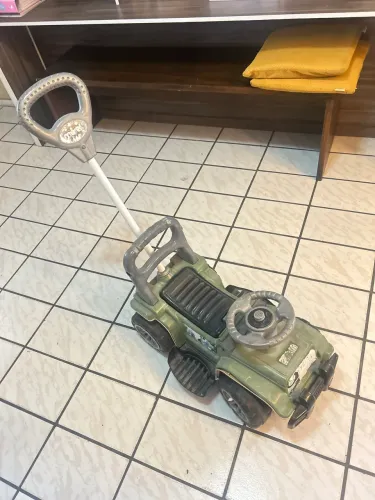 Carrinho Infantil de Passeio/Jipe com Empurrador - Resistente