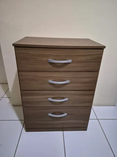 Cômoda marrom