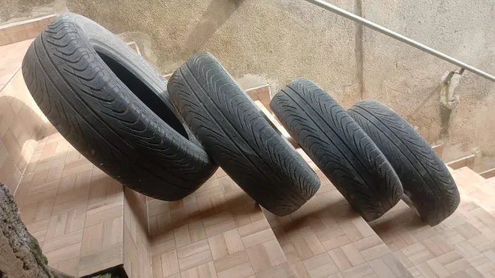 4 pneus 1.85/65 Aro 15