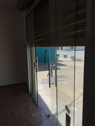 Aluga se sala comercial com banheiro
