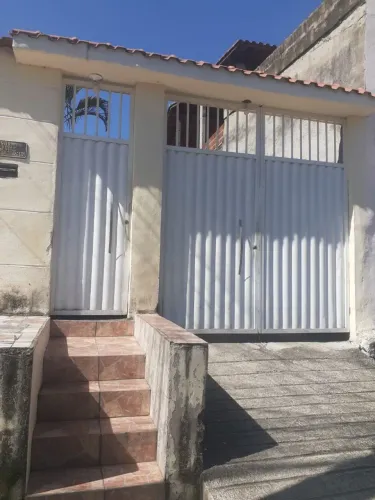 Aluga se casa no Jardim Catarina Novo