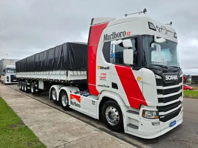 Scania R450 6x2 Ano 21 Euro 5 Personalizado Marlboro + 4 eixo facchini ano 22 13.5 s/ pneu