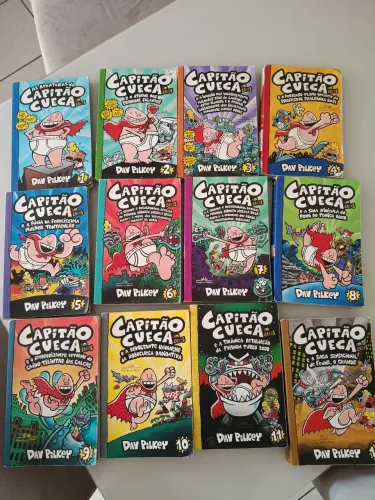 Coleção de livros do capitão cueca