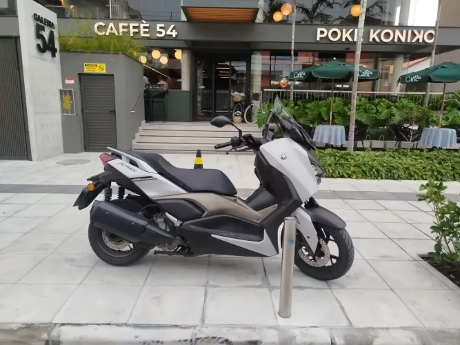 X MAX CONECT 250 com 5.900 km rodado
