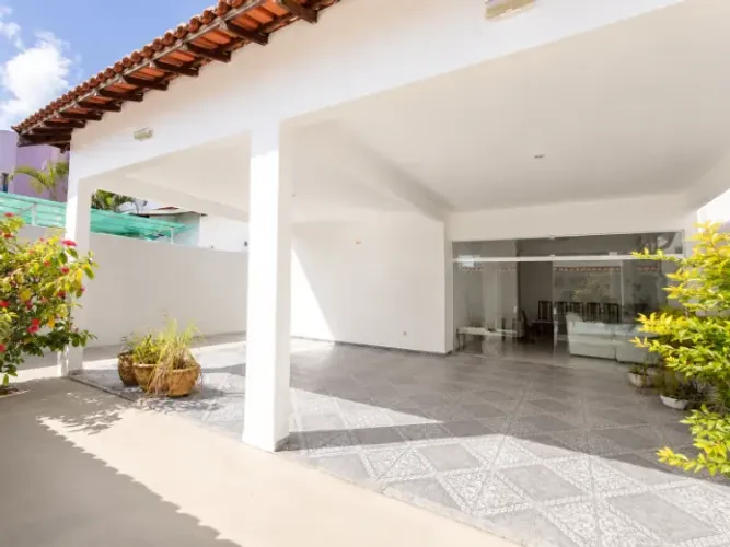 D. Pedro, Cond. Pq. Aripuanã, Casa com 4 Quartos, Climatizada, Semimobiliado, Segur. 24 hr