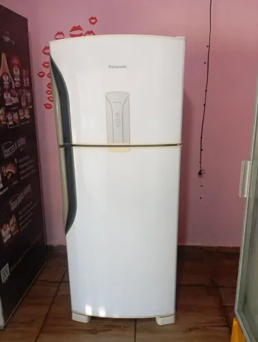 Vendo geladeira marca Panasonic Frost Free 400 litros funcionando perfeitamente 110v