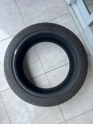 Vendo pneu 225/45 r17 novíssimo
