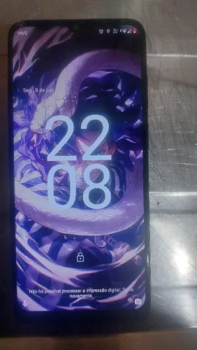 Celular moto e22 128gb 4gb Ram tela com trincos mais não interfere em nada aceito ofertas.