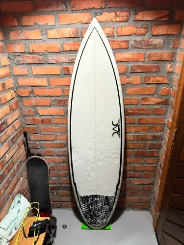Prancha de Surf 6?1 28L + leash + capa