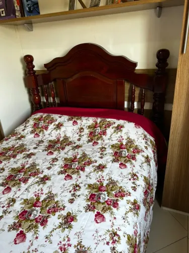 Cama de Casal de Madeira Maciça Com Colchão