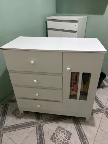 Cômoda Infantil com Guarda-Roupa e Porta de Vidro