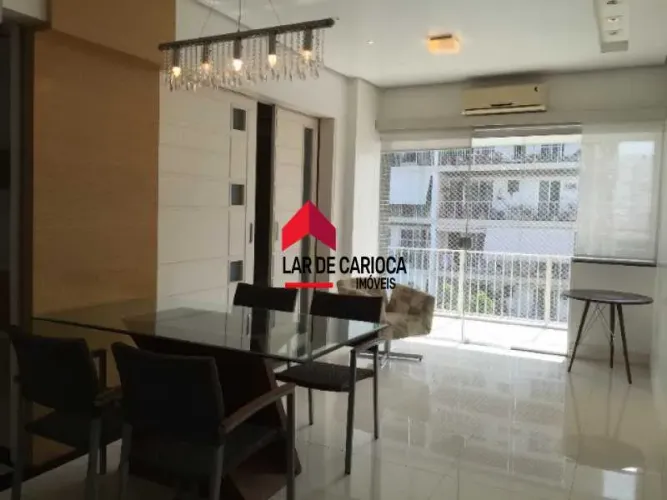 Cobertura triplex à venda no Humaitá.