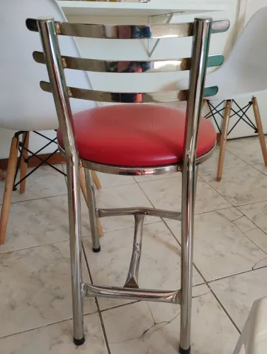 Banqueta estilo cadeira e banqueta astra forte