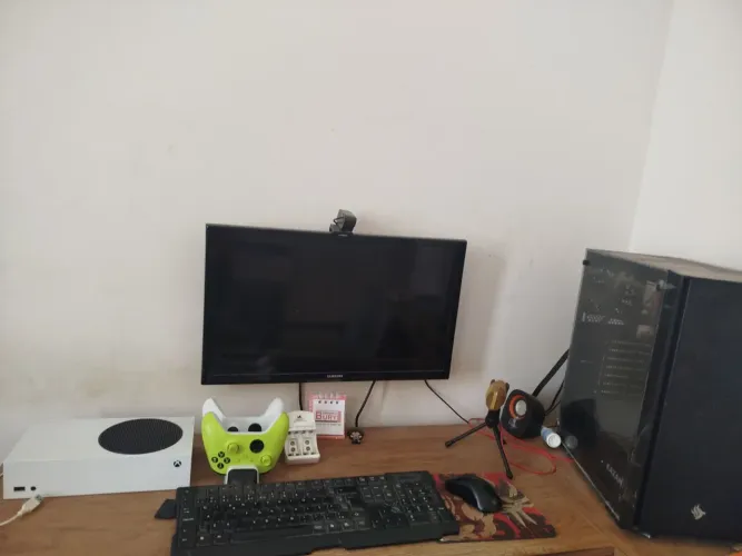 Vendo computador completo com teclado e mouse e CPU e Xbox Séries S com dois controles