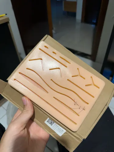 Pele artificial para sutura