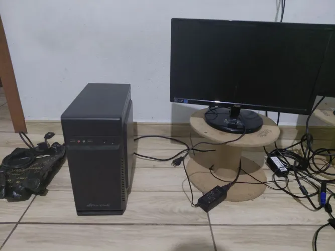 2 gabinetes + 1 monitor ou troco por algo do meu interesse 
